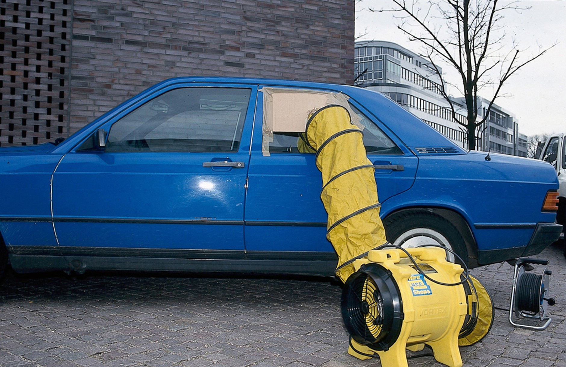 Samochód to nie amfibia! Radzimy: Co zrobić z zalanym autem?