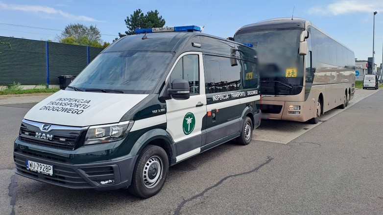 Naraził na niebezpieczeństwo 40 dzieci. Autobus i kierowca miał problemy