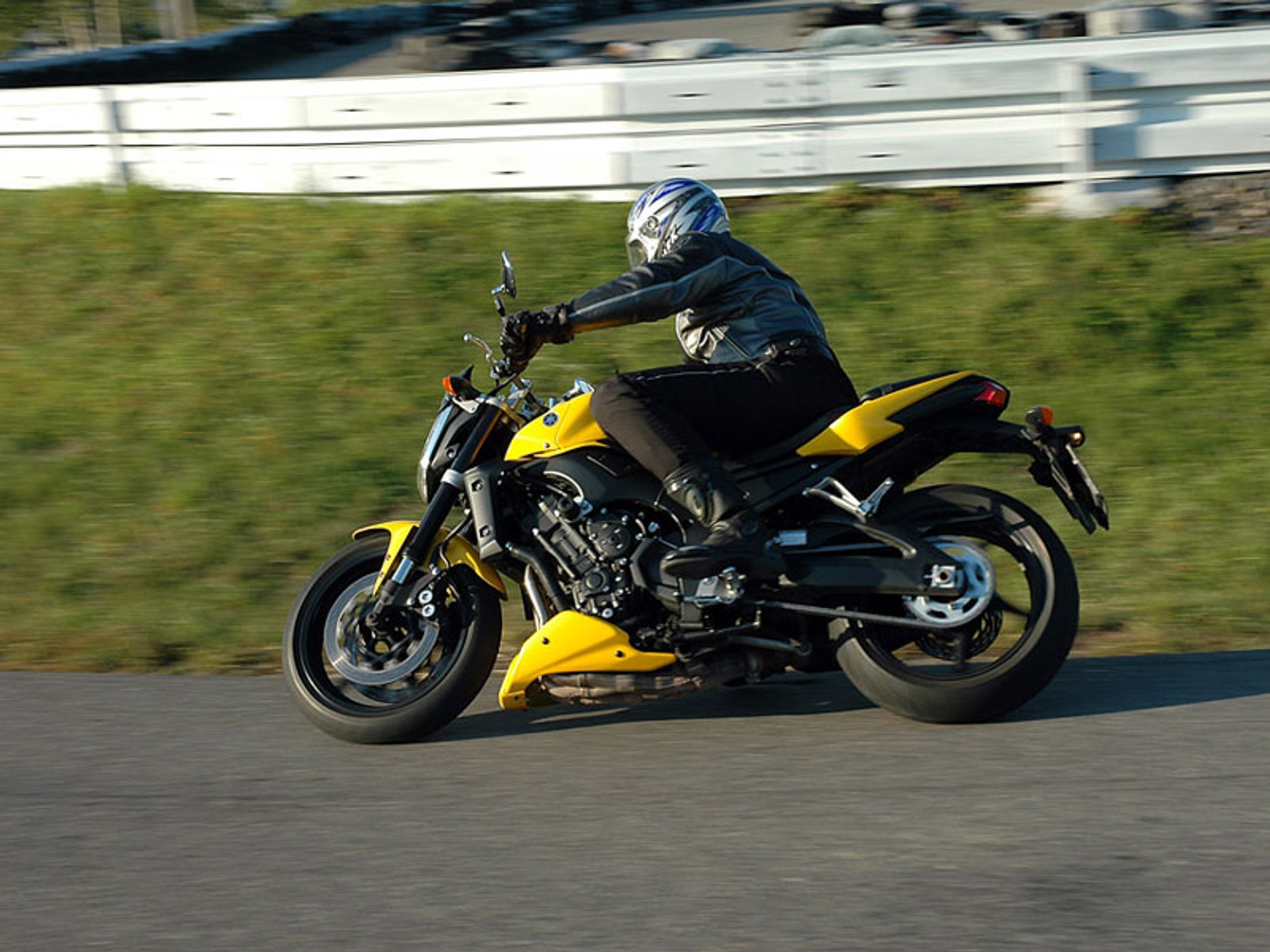 KTM 990 SuperDuke vs. Yamaha FZ1 (test porównawczy)