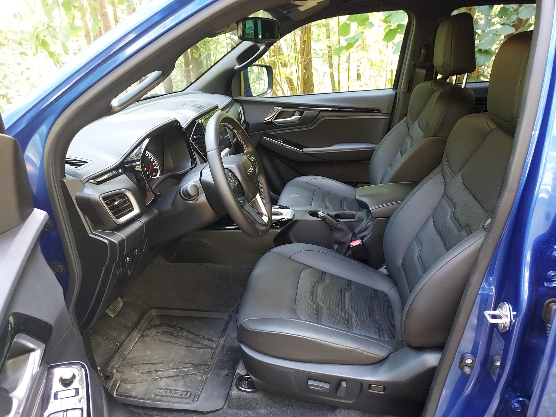 Isuzu D-Max 2023, lifting