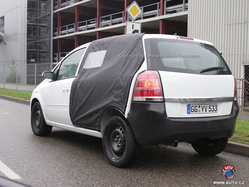 Zdjęcia szpiegowskie: Nowy Opel Meriva – taka mała Zafira