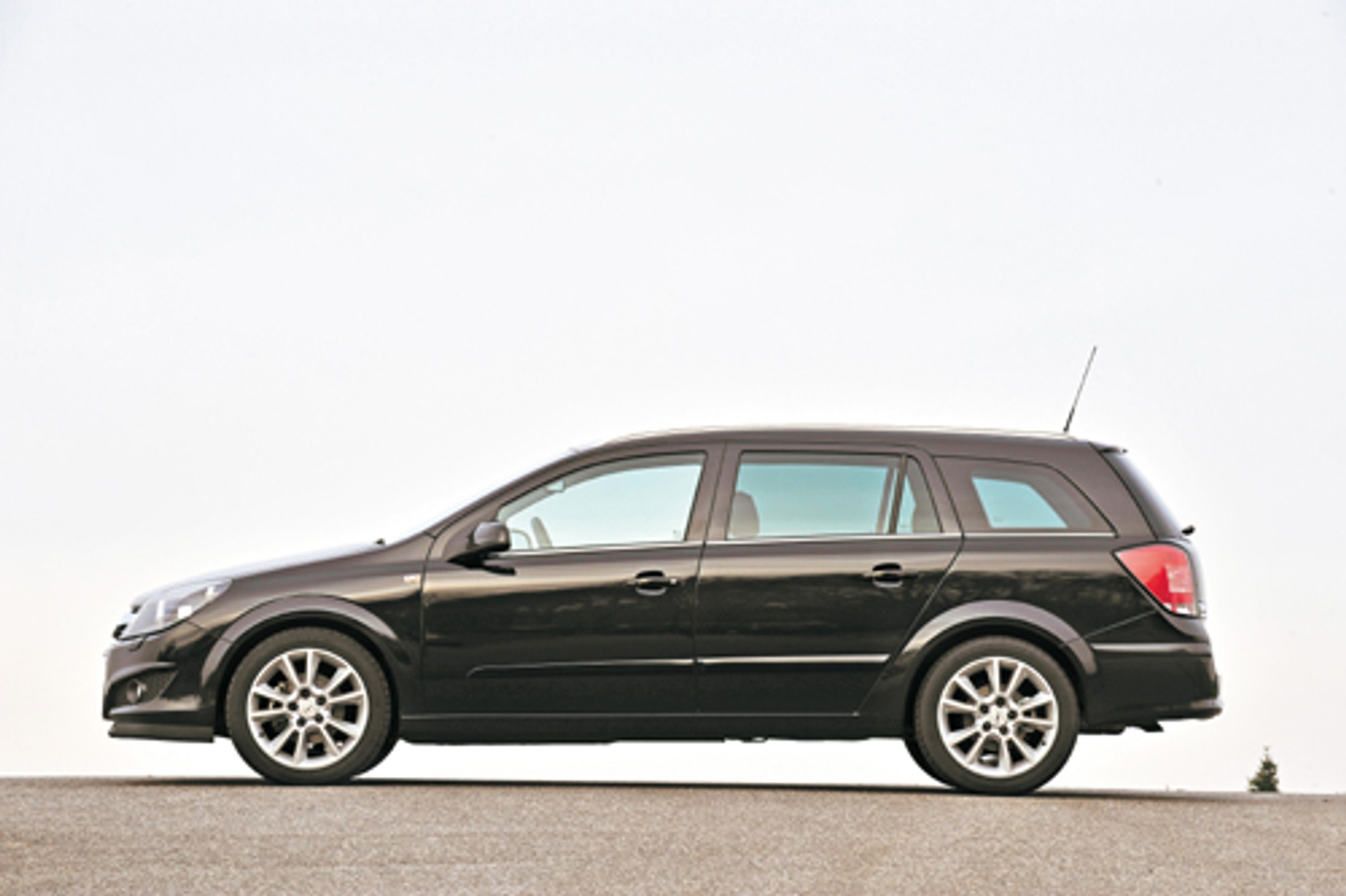 Ford Focus kontra Hyundai i30 CW, Opel Astra, Peugeot 308 SW, Skoda Octavia oraz VW Golf V - Test porównawczy kompaktowych kombi. Sprawdzamy które jest najlepsze