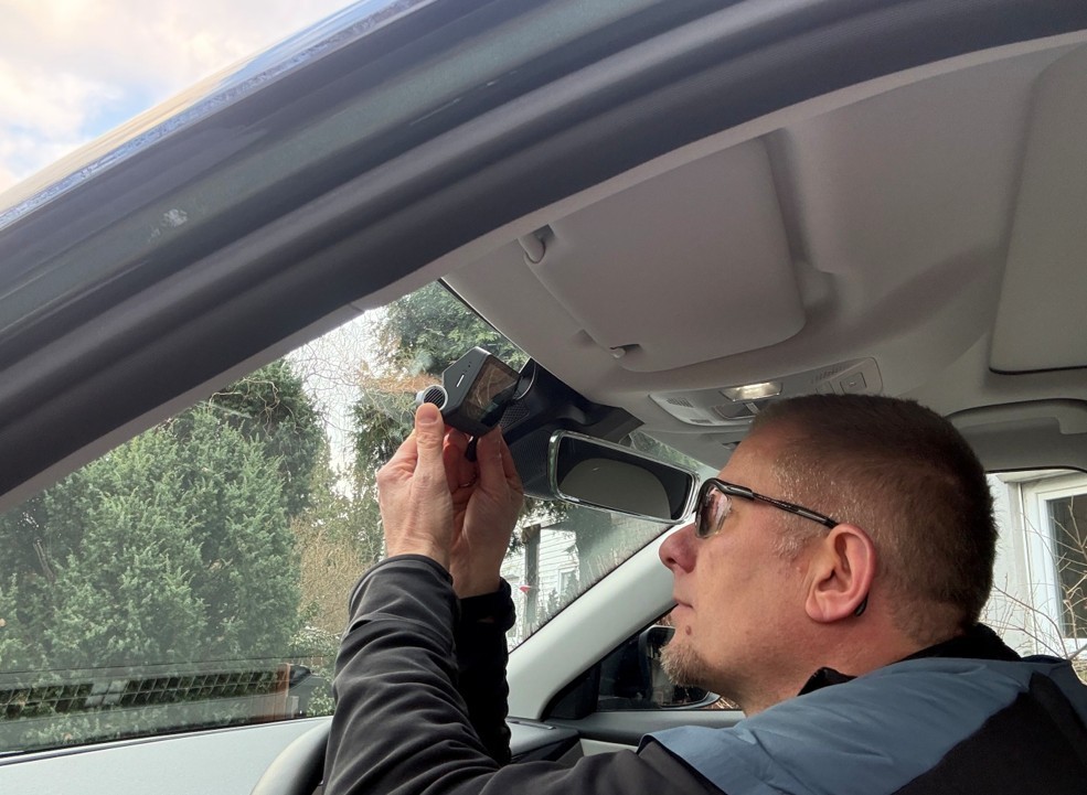 Demontaż kamery samochodowej po wjeździe do Austrii? Nie trzeba, ale lepiej być ostrożnym z tym, co publikujemy