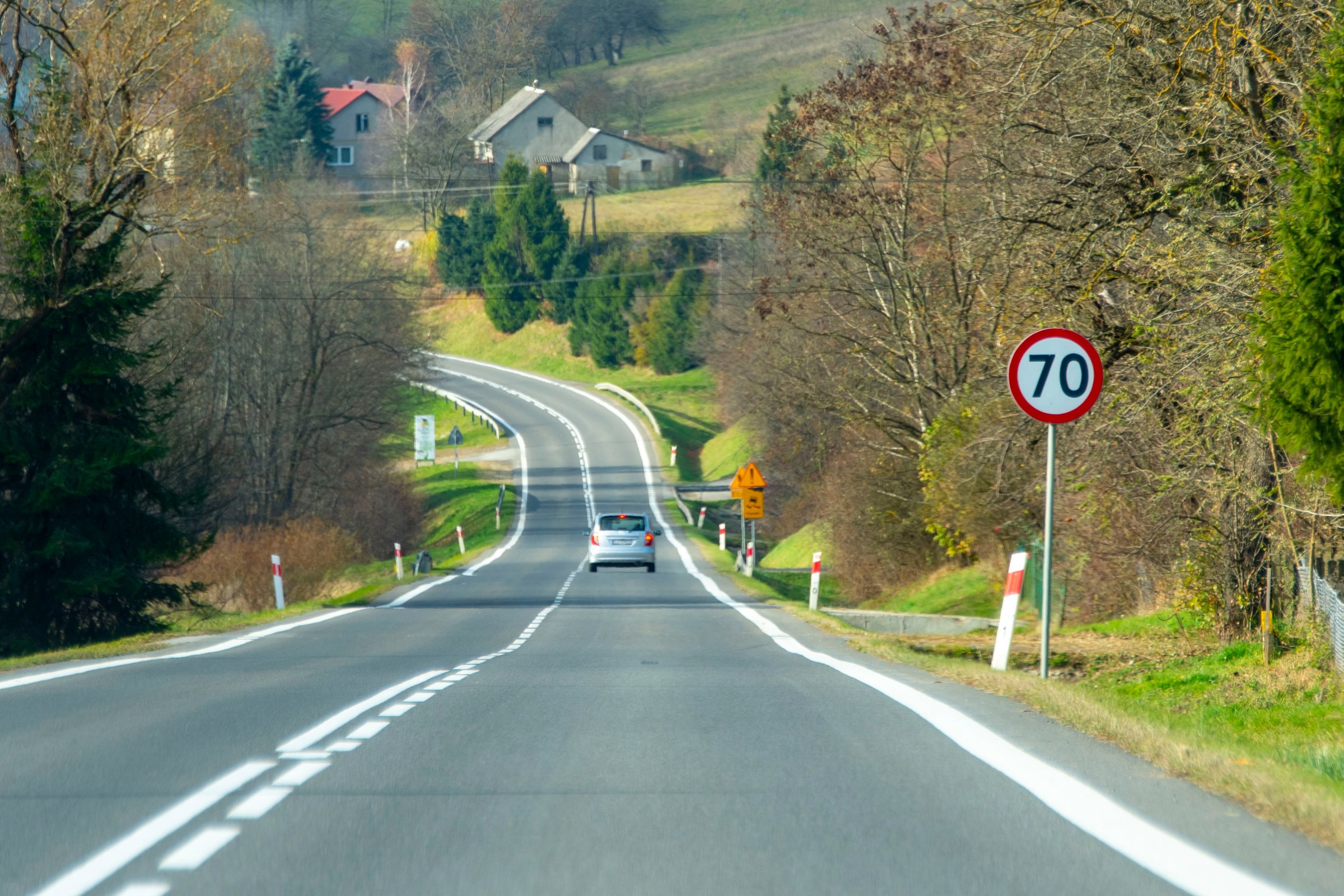 Czy skrzyżowanie zawsze odwołuje znak? Polscy kierowcy popełniają błąd na autostradach