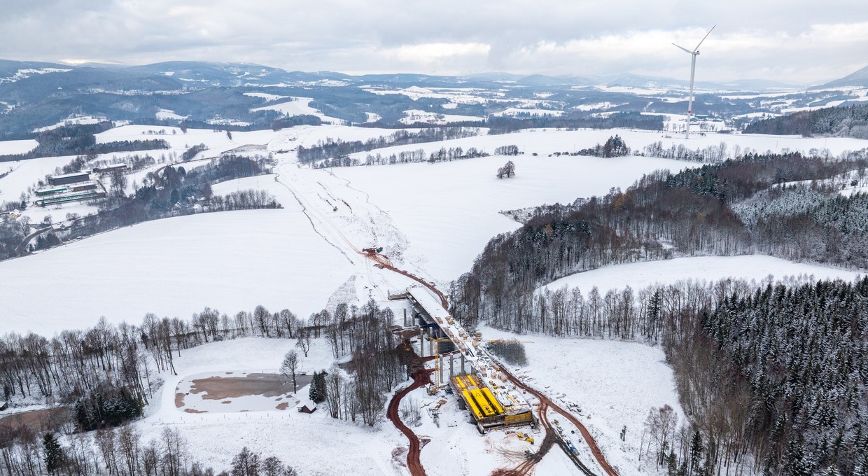 Czeska autostrada D11 coraz bliżej polskiej granicy. Kiedy dojedziemy szybciej do Pragi?