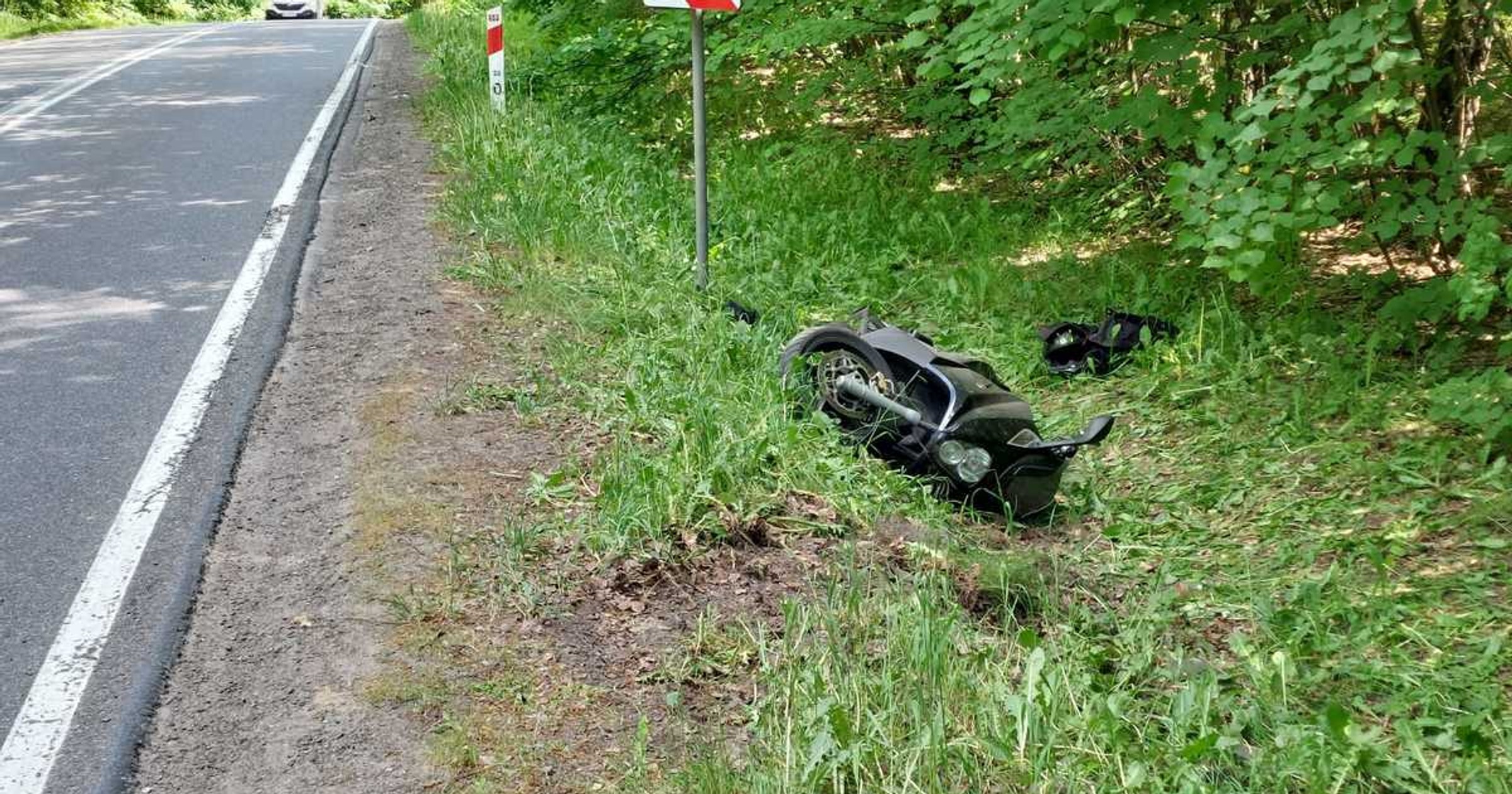 Obraz pochodzący z serwisu https://gizycko.policja.gov.pl/o06/aktualnosci/121324,Wypadek-z-udzialem-motocyklisty-Apelujemy-o-ostroznosc-na-drodze.html