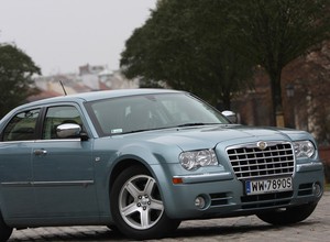 Używany Chrysler 300C: czy warto kupić amerykańską limuzynę?