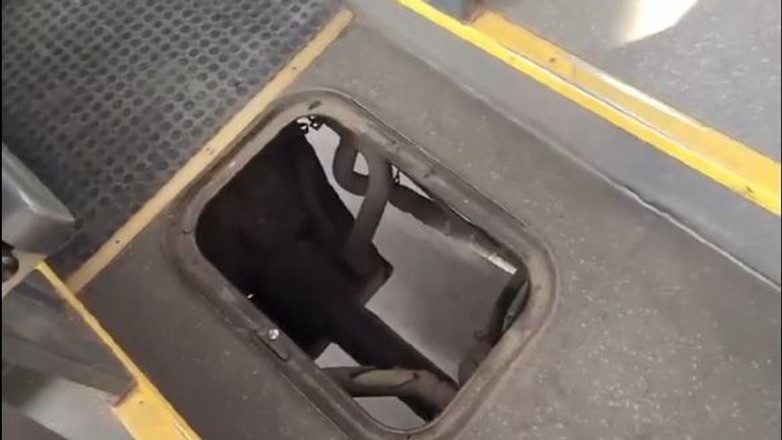 Policjanci szybko ustalili, kto kierował autobusem z dziurą w podłodze