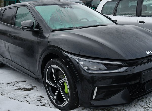 Dwa takie same auta pojawiły się na granicy w Budomierzu. Nowy trend wśród złodziei?