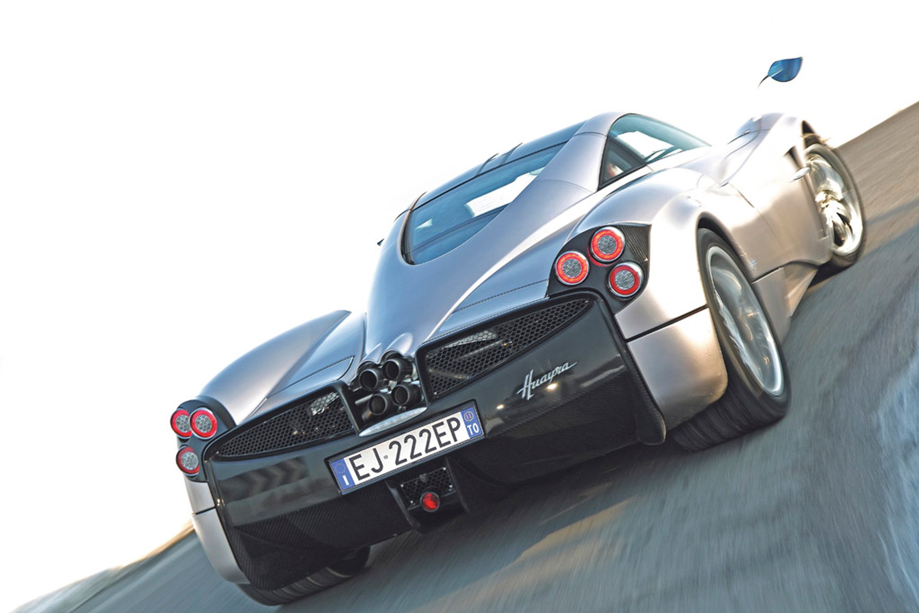 Pagani Huayra: Ferrari się chowa