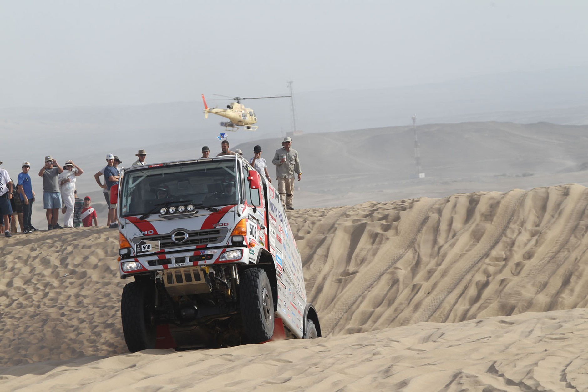 Dakar 2013: Hołowczyc zawiedziony, Sainz utknął na wydmach (2. etap, wyniki, galeria)