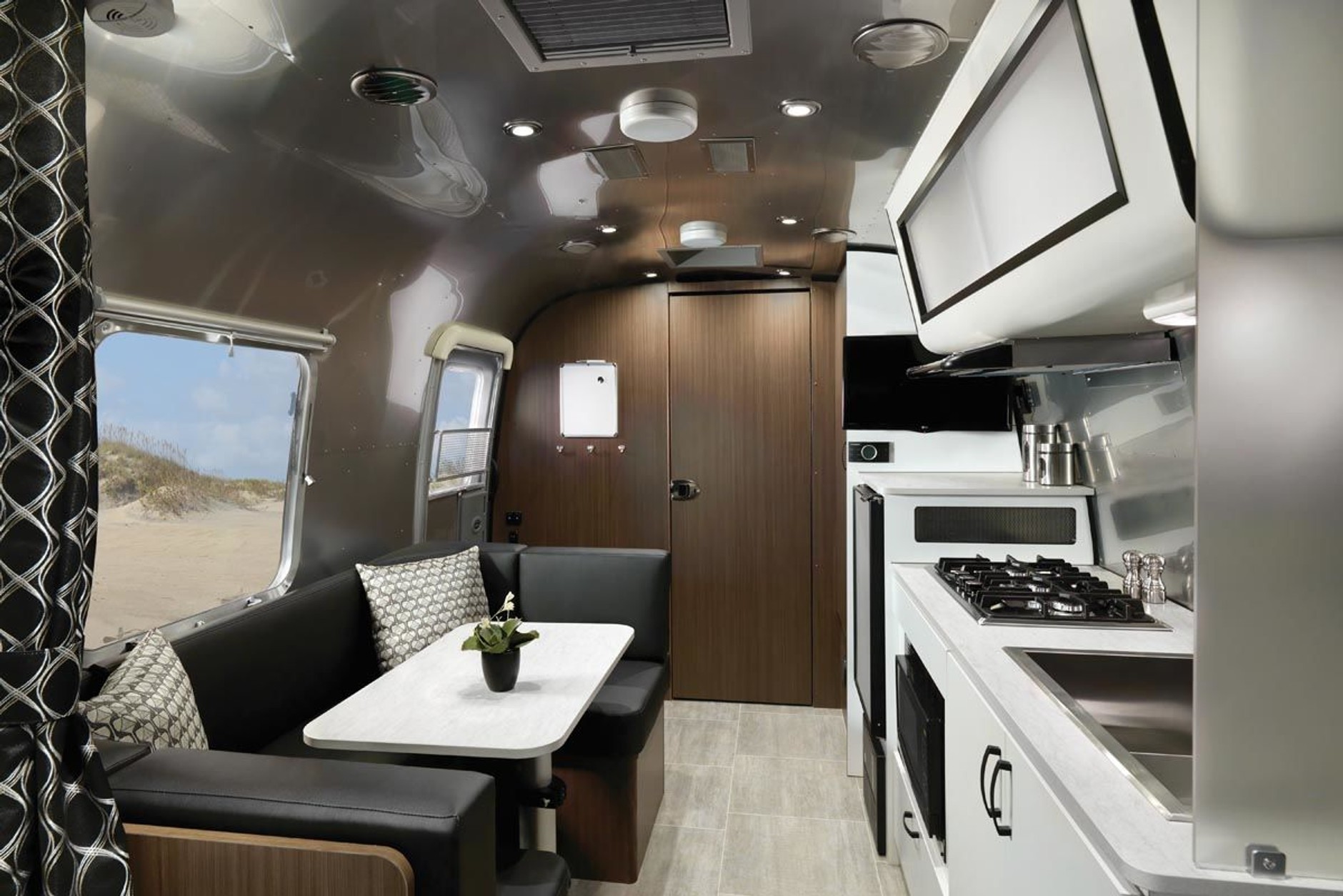 Nowe przyczepy z targów caravaningowych w Stuttgarcie