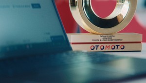 Odbiór auta to zawsze święto, czyli najnowsza kampania z kultowej serii „Prawdziwe Historie” OTOMOTO