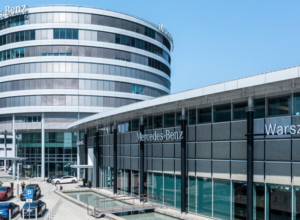 Znany warszawski salon Mercedesa sprzedany. Przejęli go Włosi