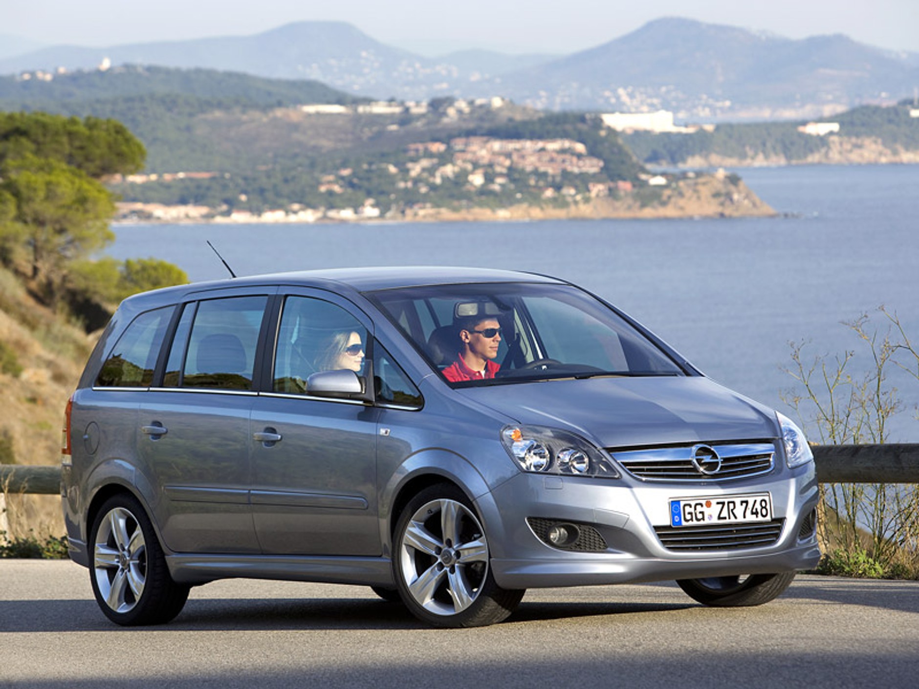 Opel: nowa Zafira w natarciu od lutego (dane techniczne plus ceny w Polsce)