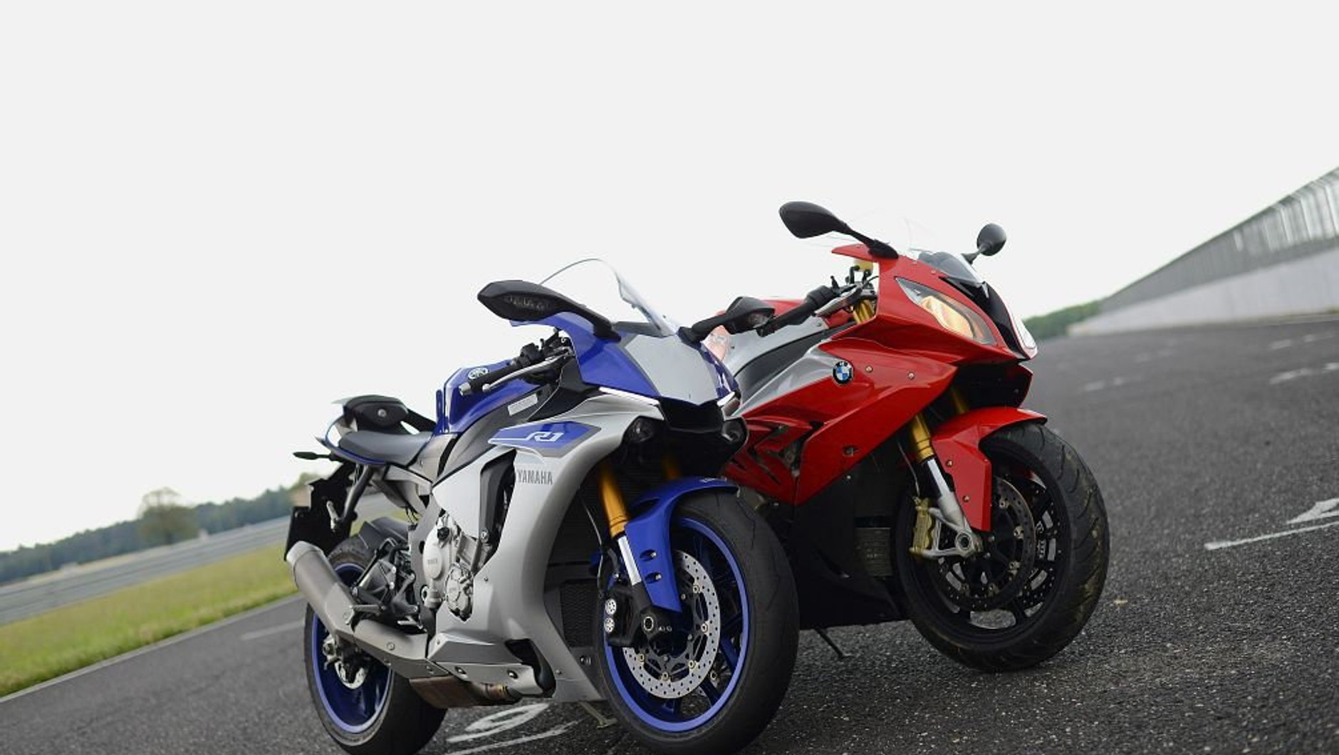 BMW S 1000RR i Yamaha YZF-R1