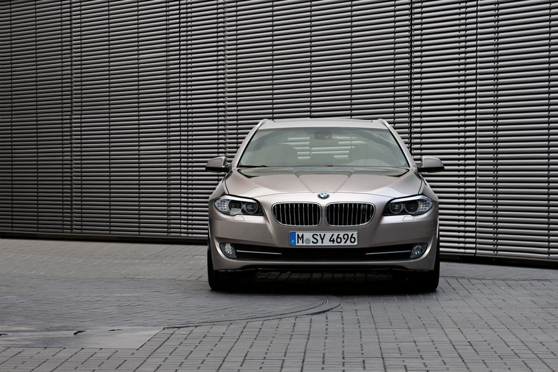 BMW5 Touring rok modelowy 2011 – zdjęcia i dane techniczne