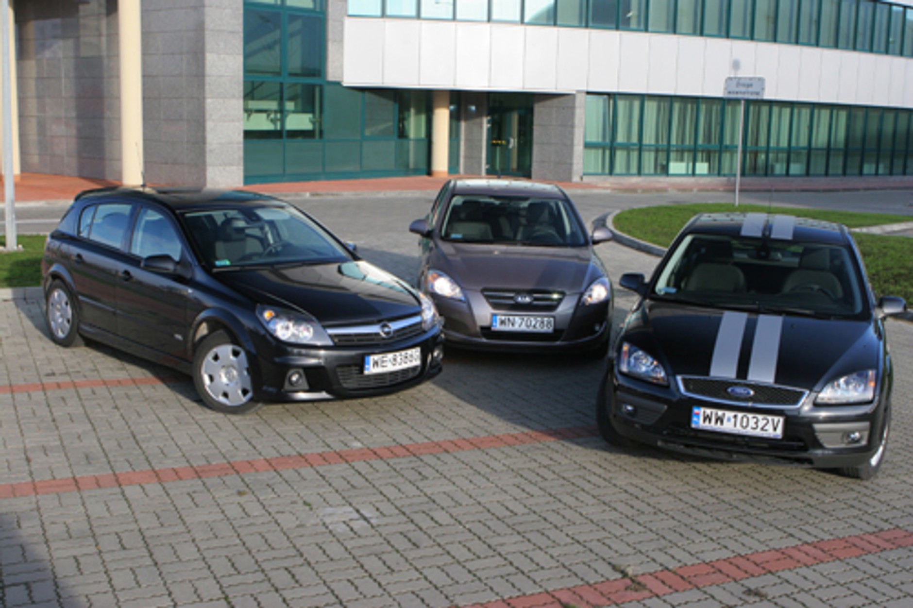 Kia Ceed, Opel Astra, Ford Focus - Dwa niszczyciele i stawiacz min