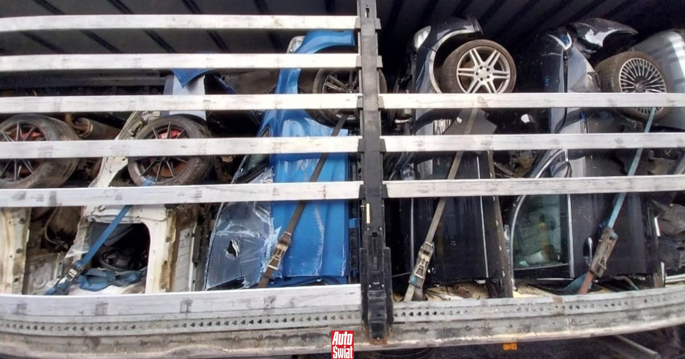 Litewska ciężarówka pod lupą ITD. Przewożone połówki i części samochodowe uznano za złom