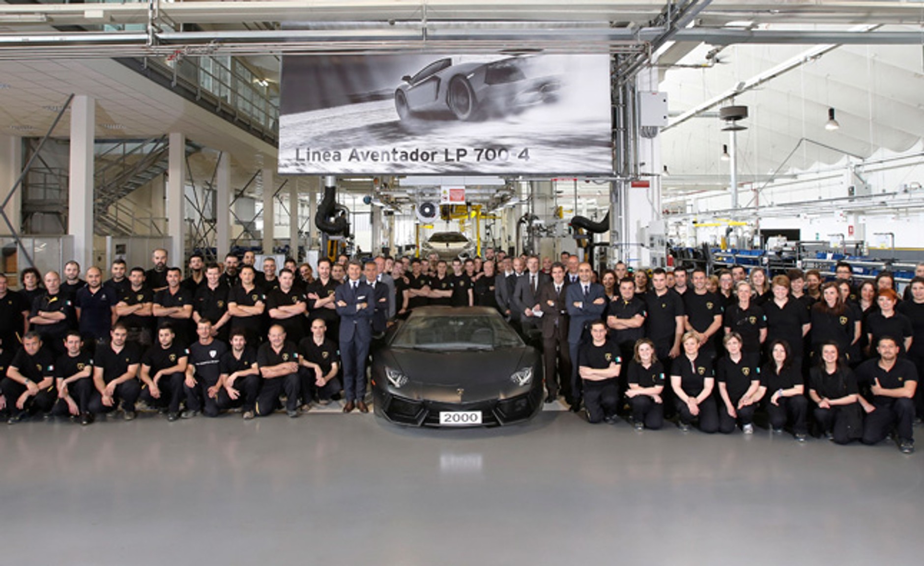 Lamborghini Aventador z numerem 2000