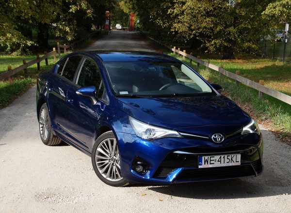 Toyota Avensis 2.0 D4-D Prestige - elegancki sedan dla rodziny