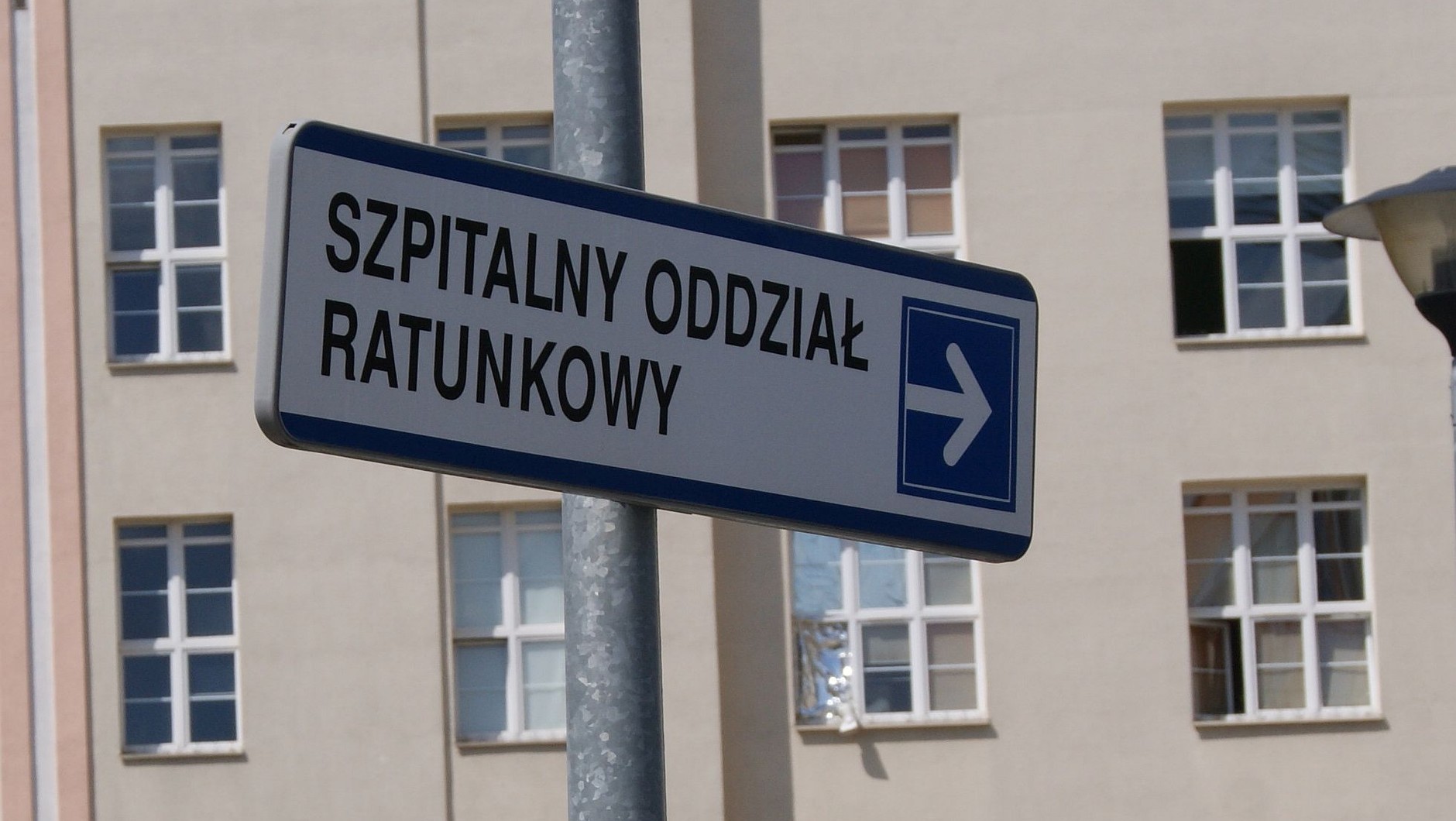 Policyjne eskorty pomagają dostać się szybciej do szpitala, ale zdaniem ratowników, wiąże się to ze zbyt dużym ryzykiem