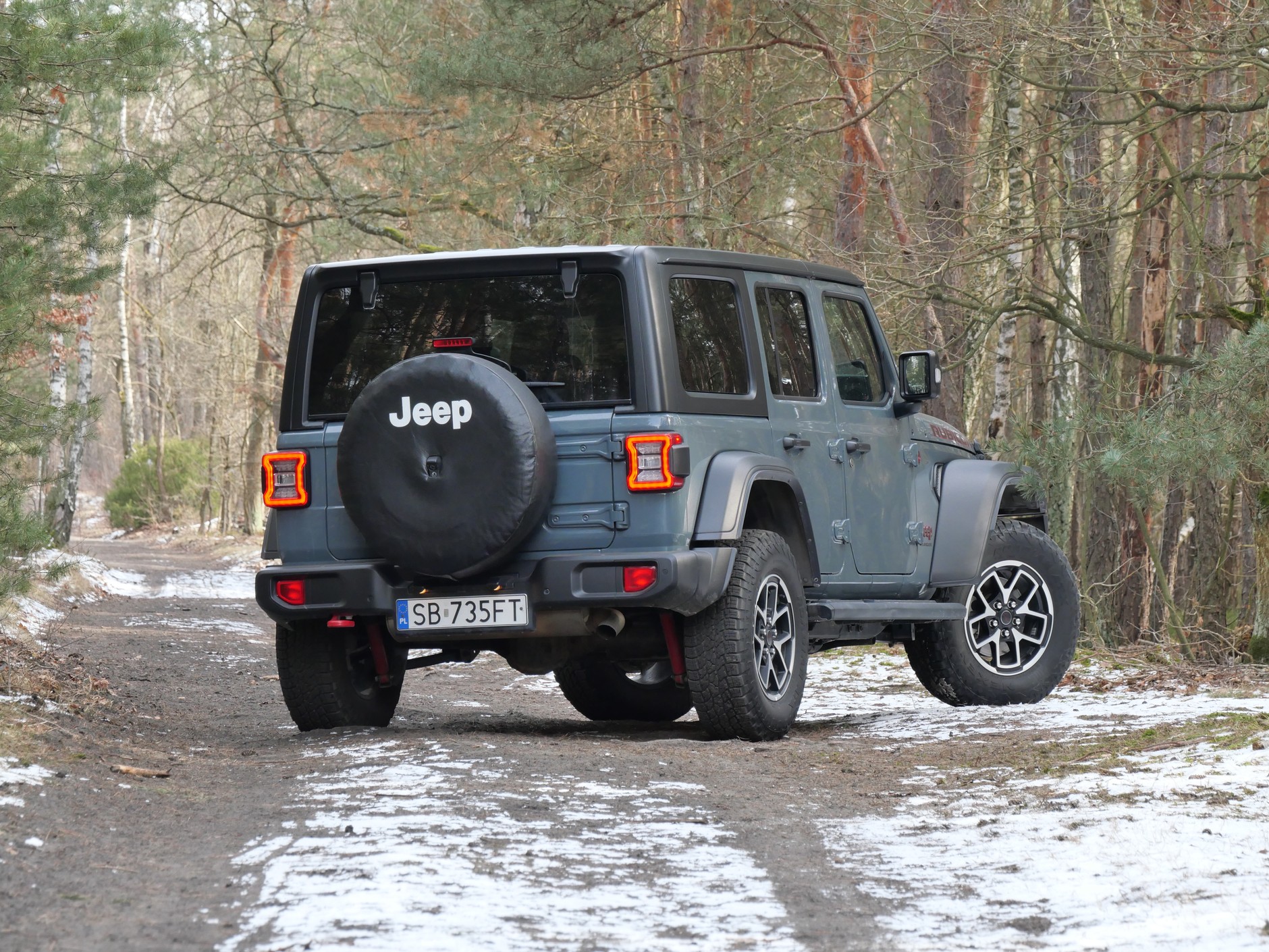 Jeep Wrangler vs Toyota Land Cruiser