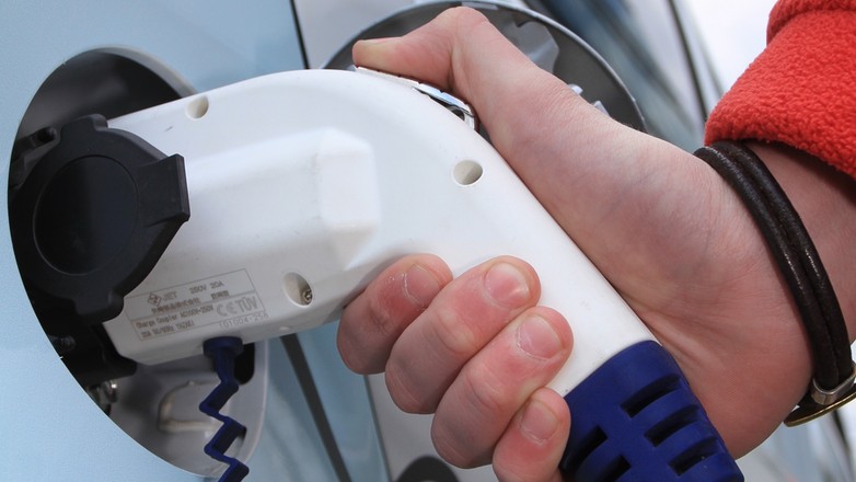 Nowe samochody elektryczne kupowane przez osoby fizyczne to absolutny margines rynku