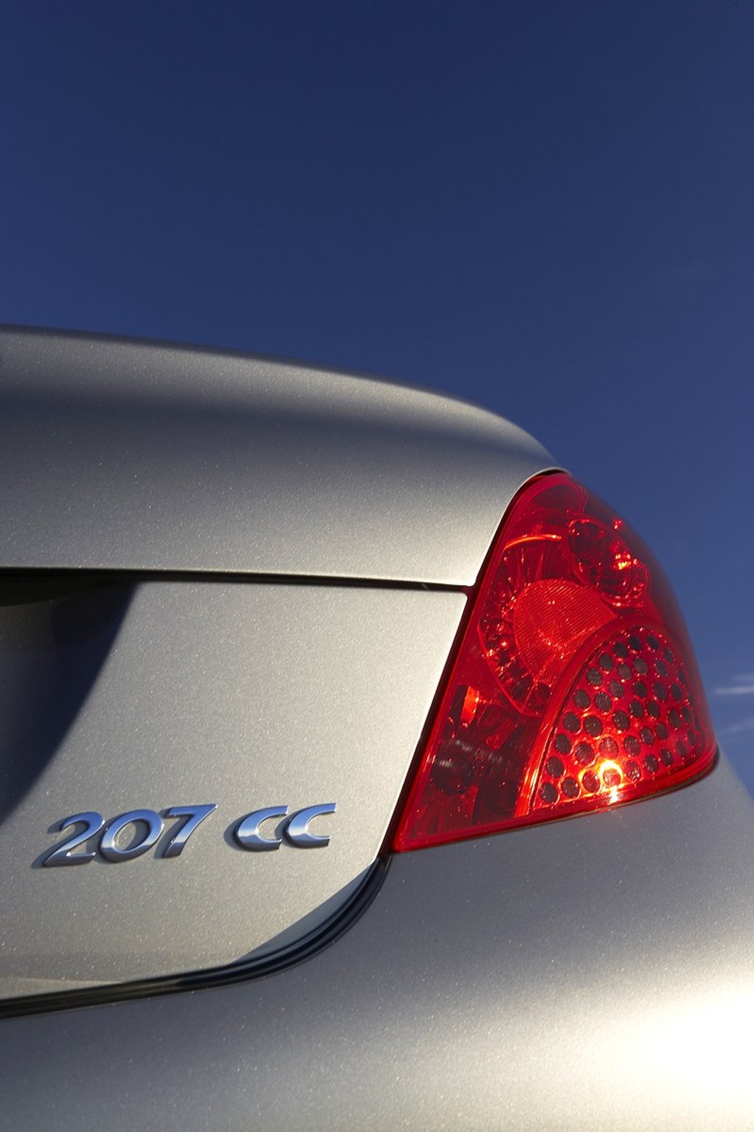 Peugeot w Genewie: niebo nad głowami w nowym 207 CC