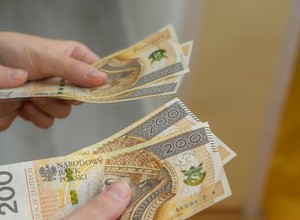 W 2025 roku i ty możesz zmienić samochód na nowy z dofinansowaniem 40 tys. zł. Ale są warunki