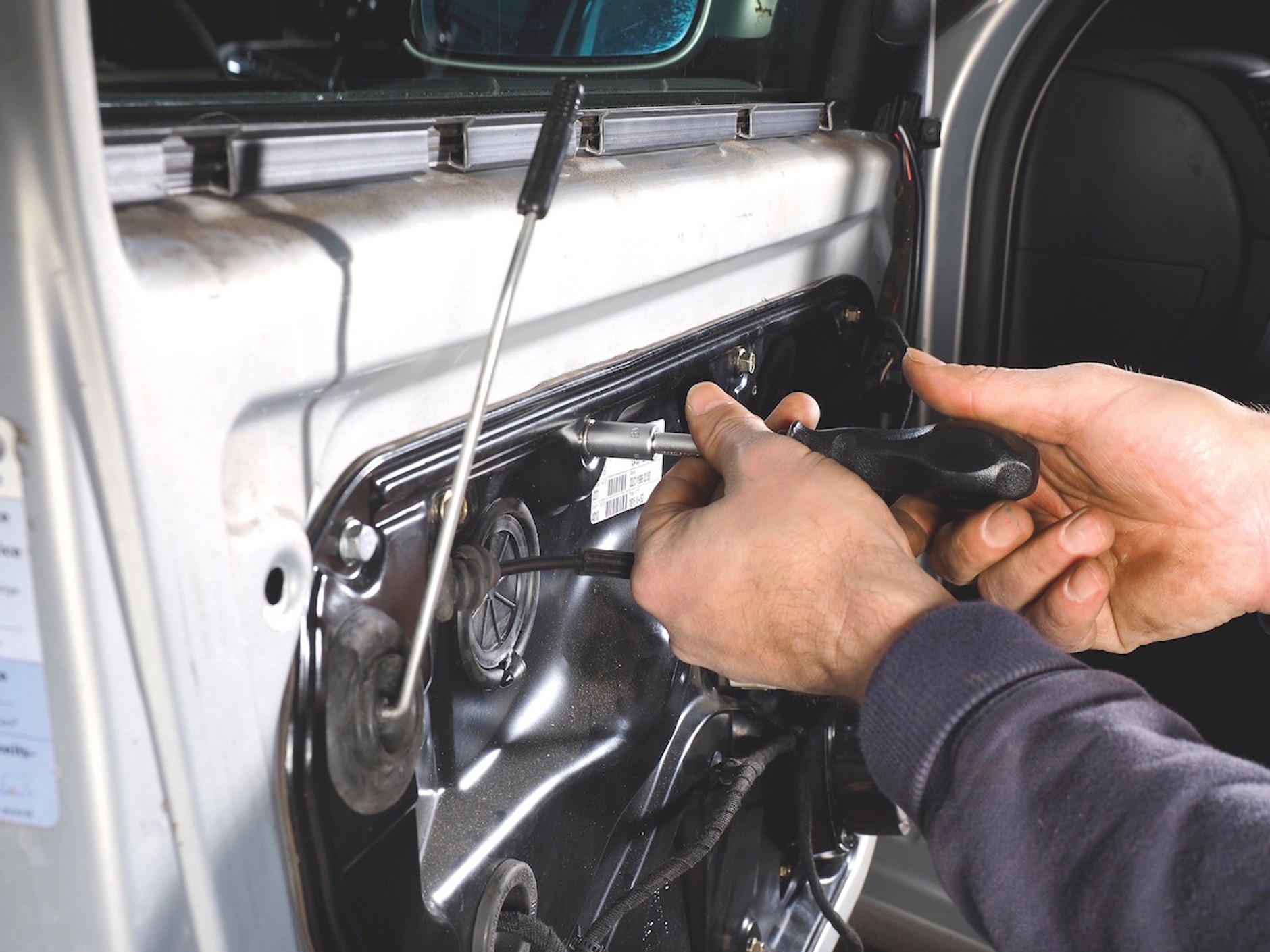 Wymiana podnośników szyb w VW Golfie IV