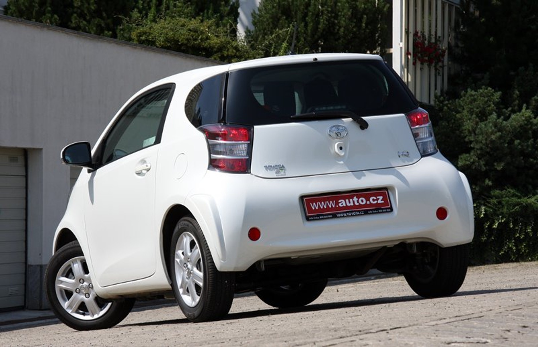 Test: Toyota iQ 1,0 (50 kW) – Má pod čepicí