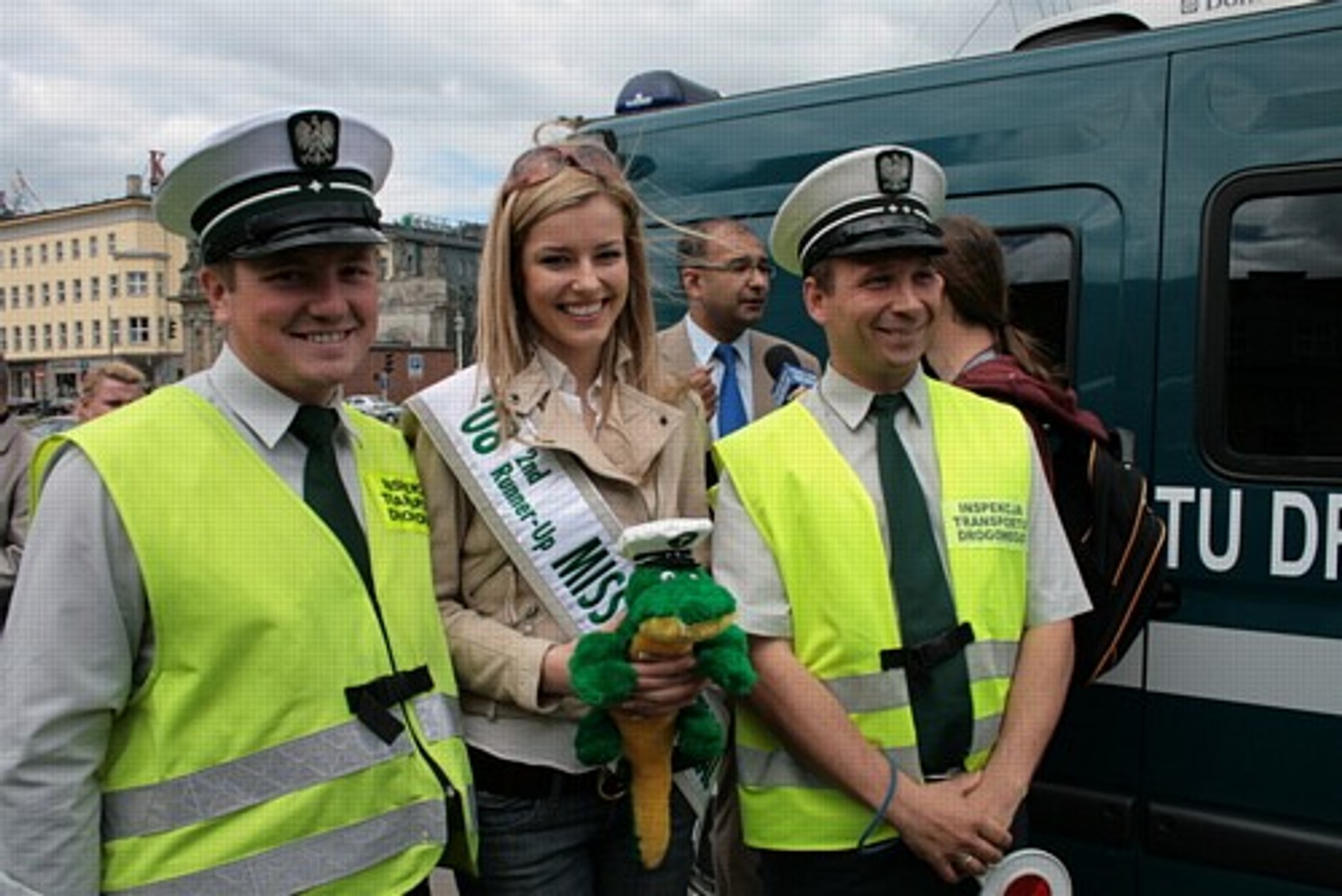 Bezpieczny autobus. Dojedź co celu bez niespodzianek (Wideo)