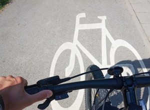 W Radomiu kierowca Renault potrącił rowerzystę