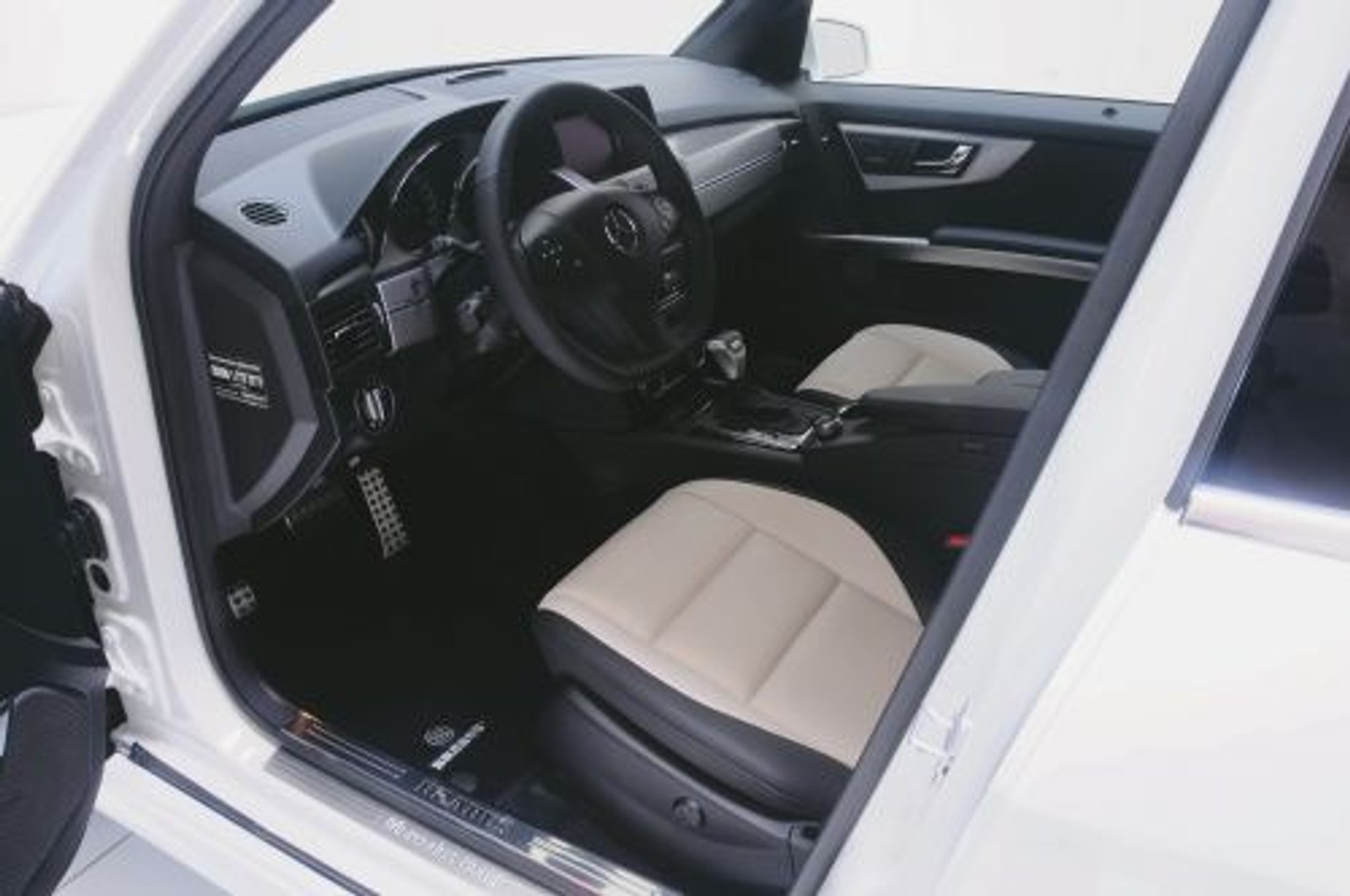 Mercedes GLK od Brabusa - Biel ciągle w modzie