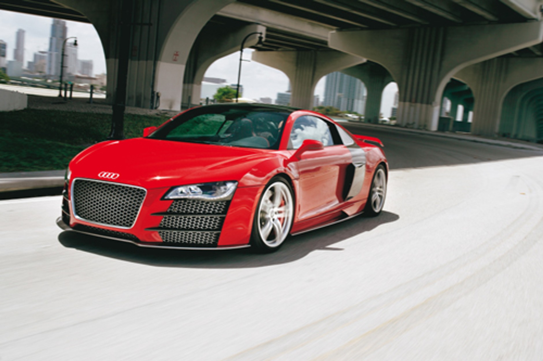 Audi R8 V12 TDI - Ferrari od Audi