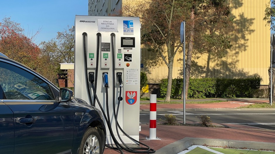 Stacja ładowania samochodów elektrycznych w Legionowie