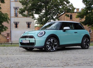 Nowe MINI Cooper S wygląda jak z bajki, ale potrafi zaskoczyć na drodze