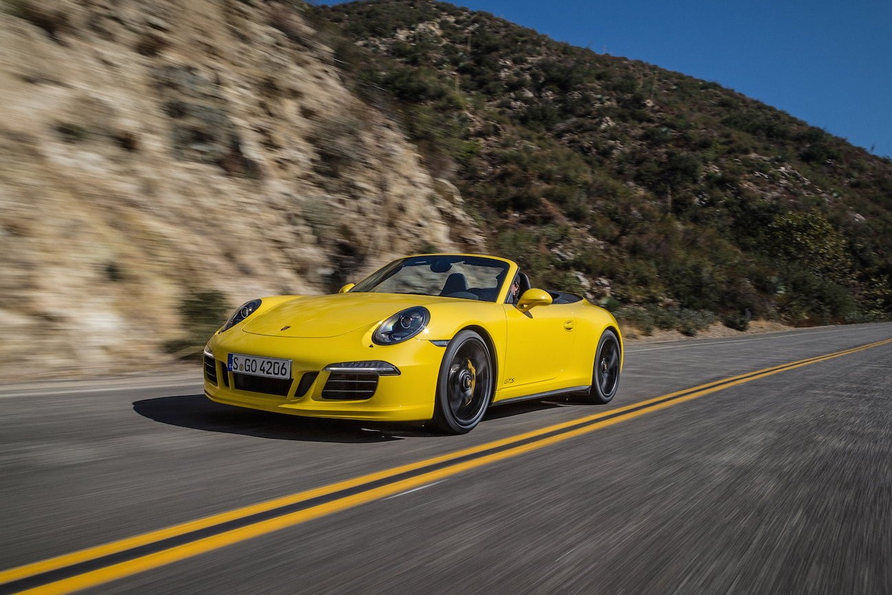 Ciemne wnętrze reflektorów, to znak rozpoznawczy wersji GTS, fot. Porsche