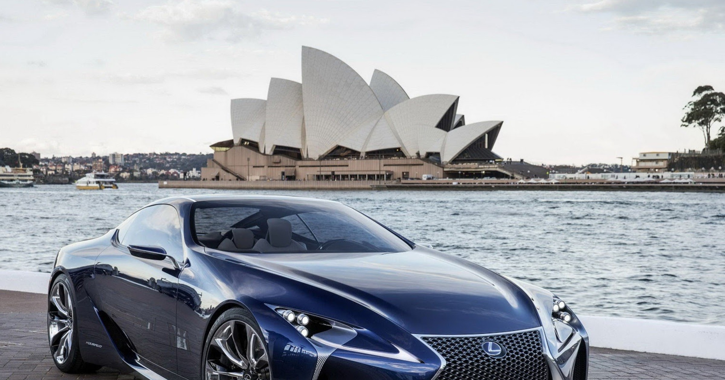 Lexus LF-LC Concept w niebieskich barwach podczas Sydney Motor Show