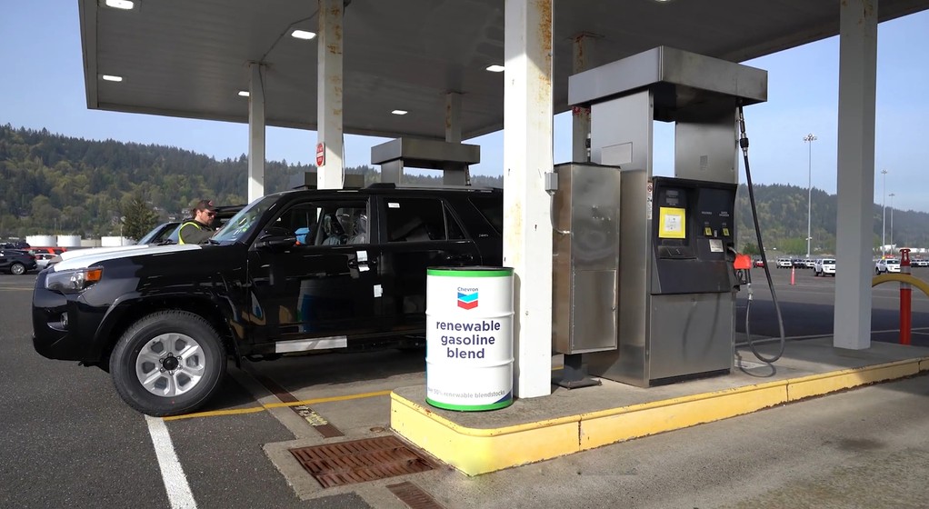 Toyota i Chevron stworzyły nową niskoemisyjną benzynę