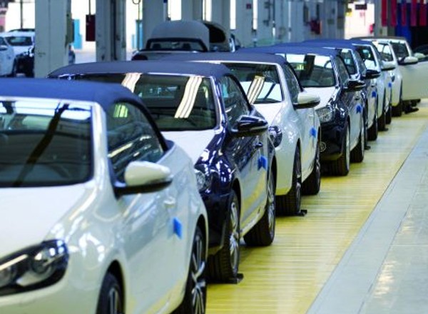 Sprzedaż samochodów – szanse na rekord