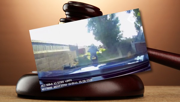 Emeryt chciał przejechać motocyklistę. Zdradziła go własna kamera [WIDEO]