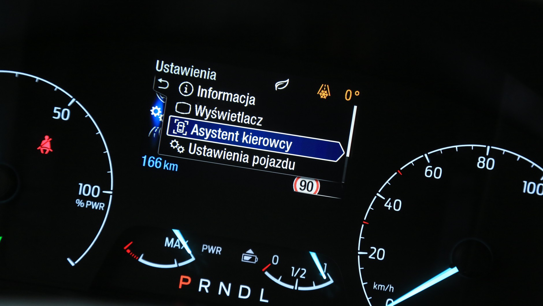 Liczba systemów asystujących jest imponująca. Trze-ba przyznać, że działają w tle, nie drażniąc kierowcy.