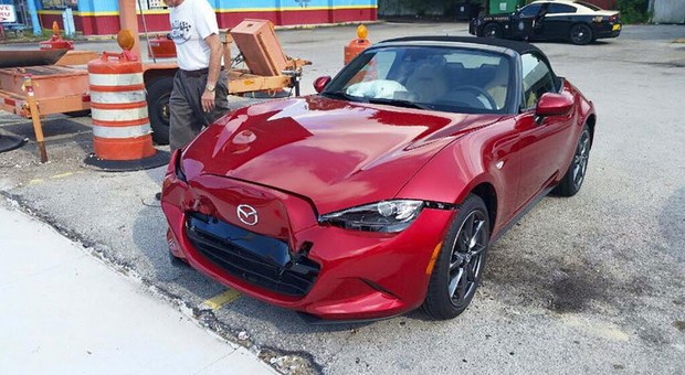 Dlaczego warto rozbić Mazdę MX-5?
