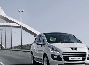 Peugeot startuje z hybrydami