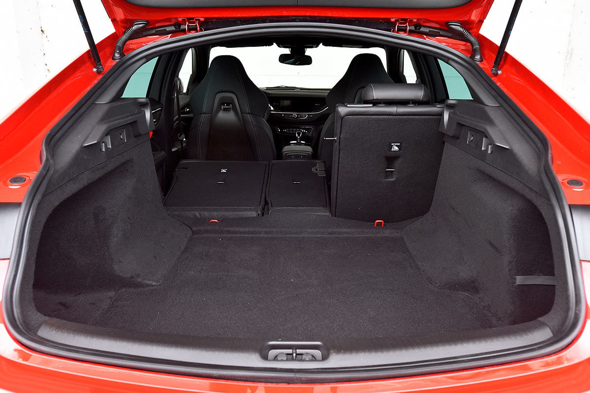 Skoda Superb kontra Opel Insignia - który daje więcej frajdy z jazdy?