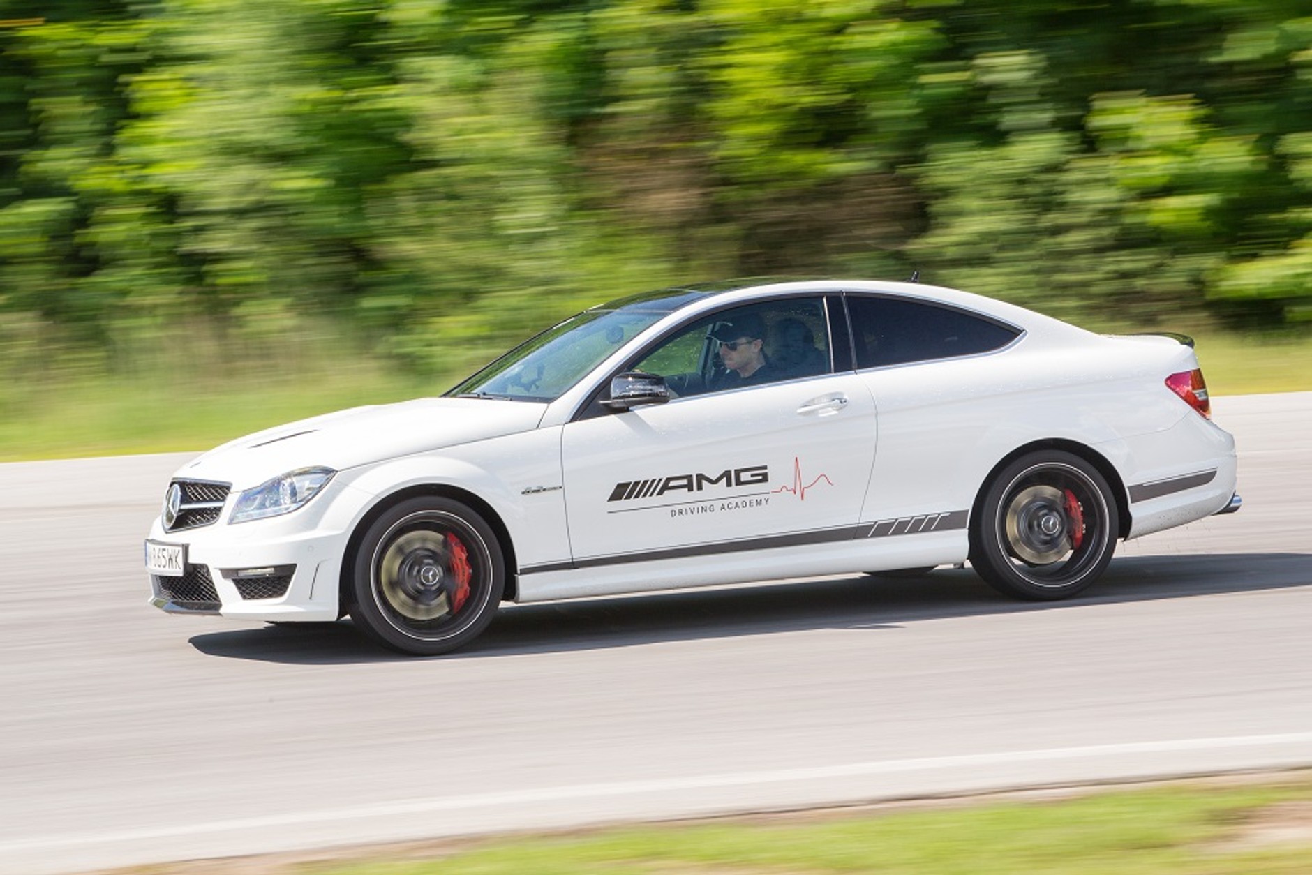 Robert Lewandowski za kierownicą najszybszych Mercedesów AMG