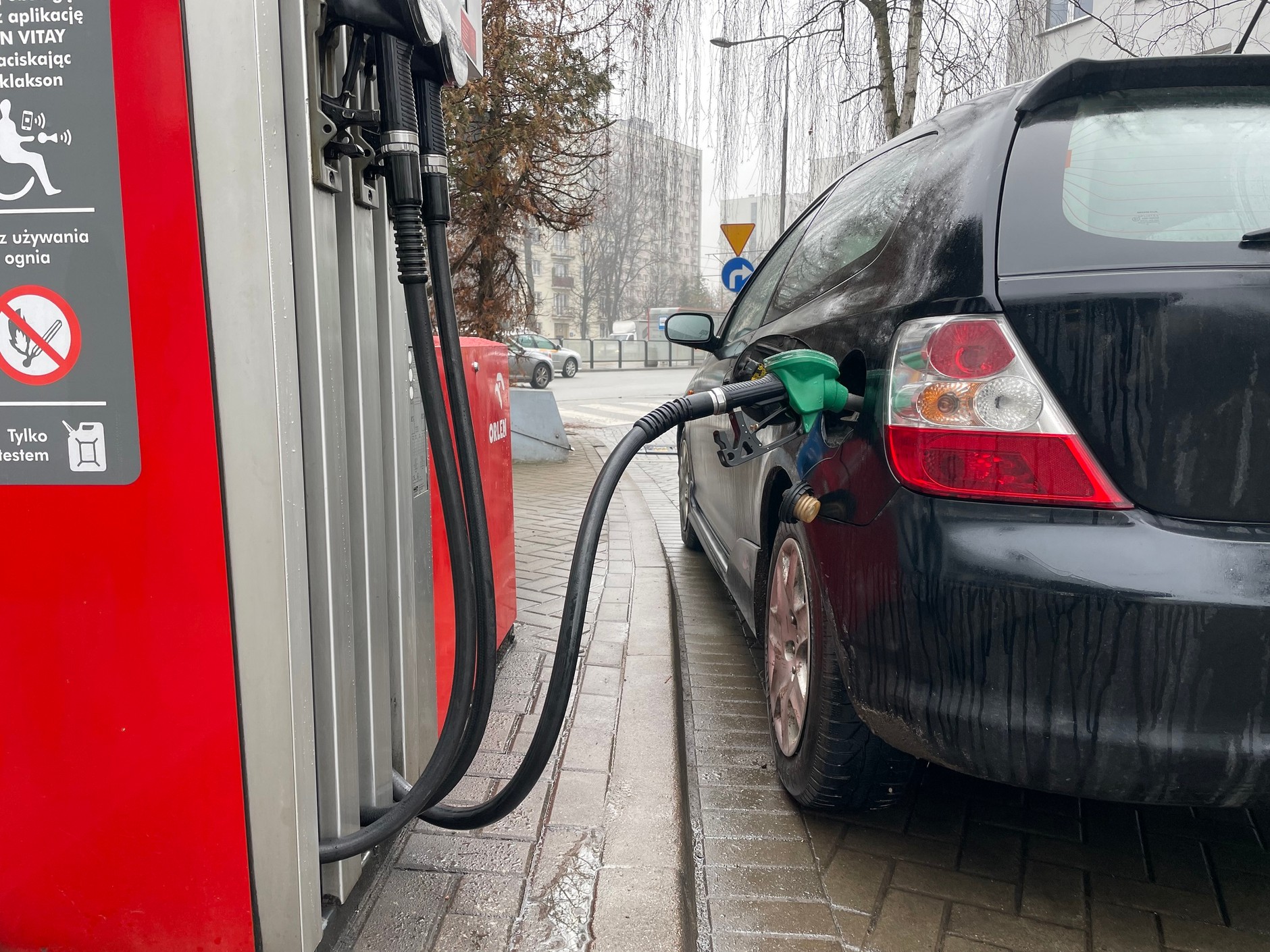 Tankowanie. Stacja paliw. Orlen