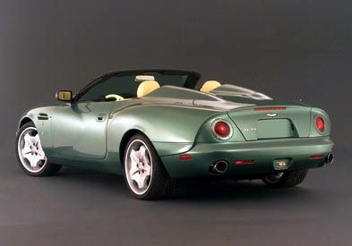 Bentley: brytyjski arystokrata we włoskim garniturze Zagato